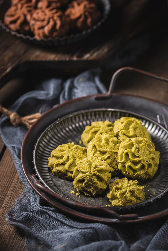 Matcha (Green Tea) Butter Cookies in a Tin 430g Lowrey Foods
