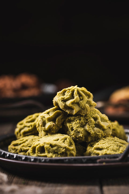 Matcha (Green Tea) Butter Cookies in a Tin 430g Lowrey Foods