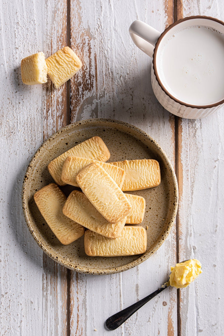 Lowrey Almond Shortbread Biscuits – Blue Tin Edition - Lowrey Foods