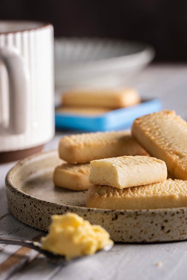Lowrey Almond Shortbread Biscuits – Blue Tin Edition - Lowrey Foods