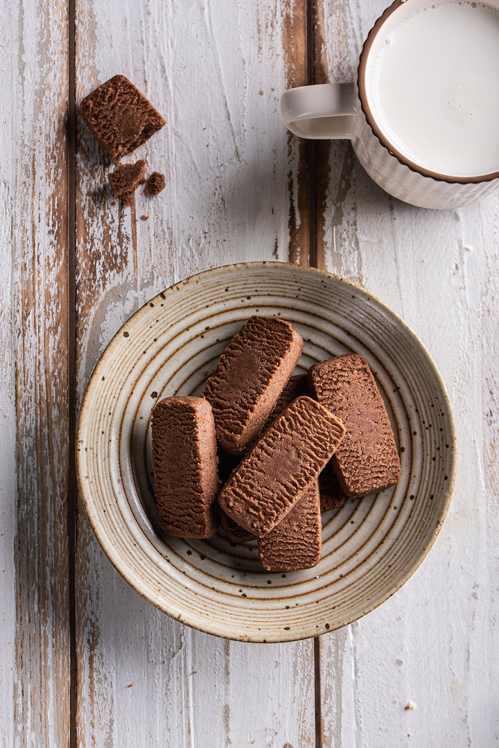 Lowrey Chocolate Shortbread Biscuits – Iconic Blue Tin - Lowrey Foods